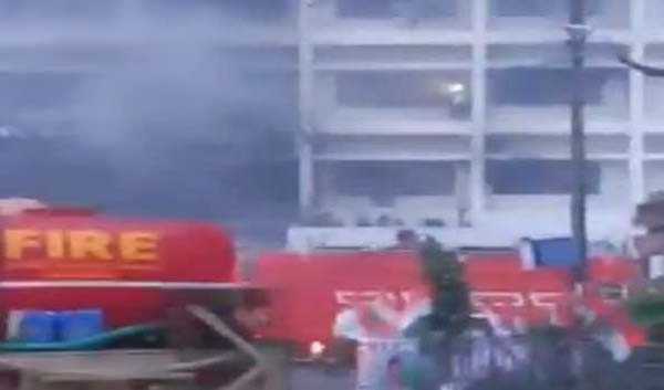 आंध्रप्रदेश के कोविड केयर सेंटर में आग लगने से 7 की मौत आंध्रप्रदेश के कोविड केयर सेंटर में आग लगने से 7 की मौत